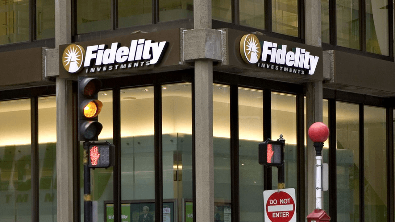 Fidelity Ethereum tokenized U.S. Treasuries fund visualized with Ethereum blockchain and Fidelity branding for institutional investors
